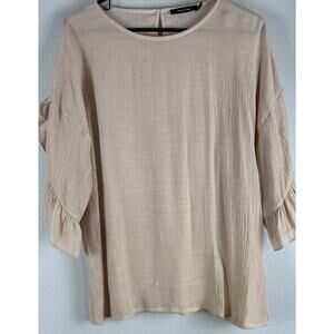 Doe And Rae Sz M Textured Soft pink with layered ruffle sleeve